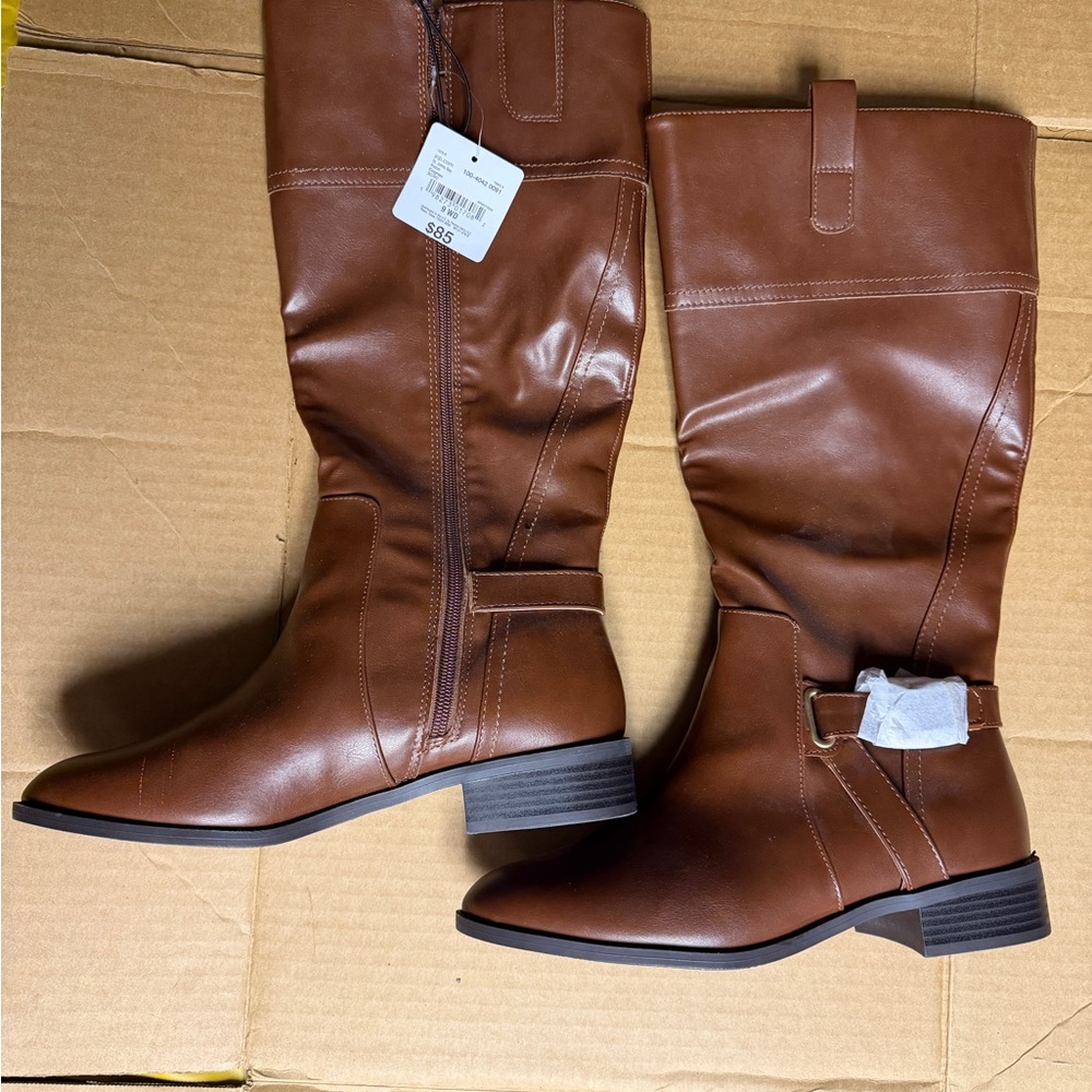 St John’s Bay Roslyn Cognac Brown Faux Leather Knee-High Boots women’s 9W NWT